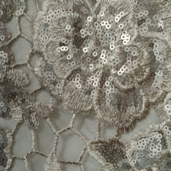 Beautiful knee length dress - Picture 2 of 3